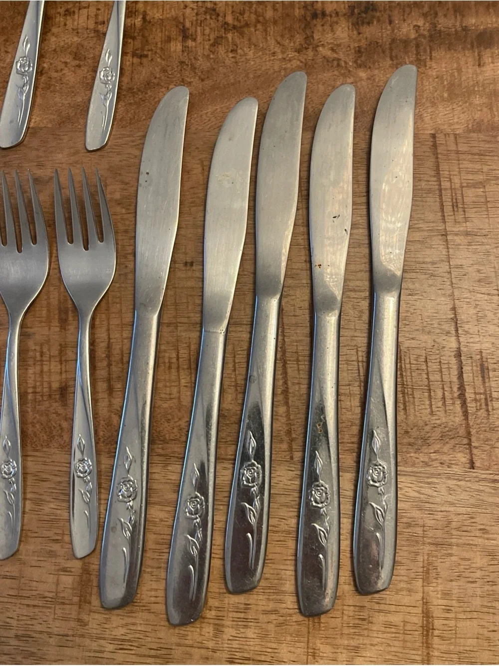 WM Rogers Sweet Briar Rose 17 Piece Flatware Set Forks Knives Spoons